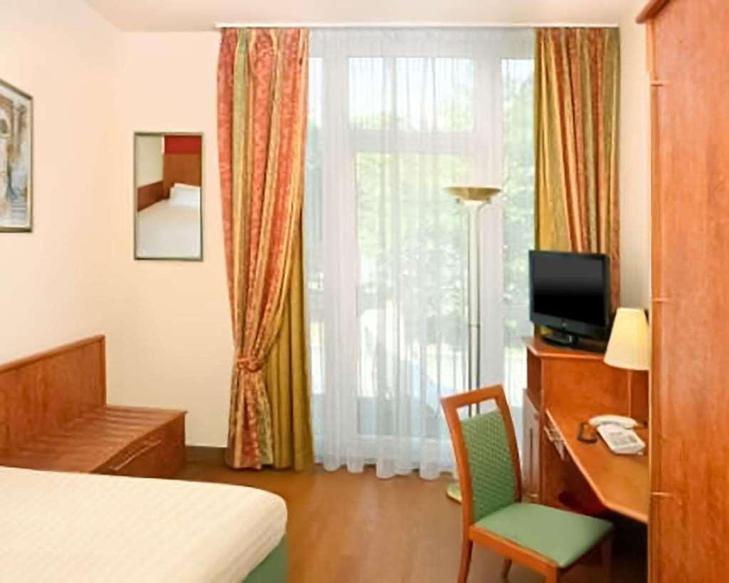 1, 2, Sleep Boardinghouse Unterschleissheim Zentrum Стая снимка