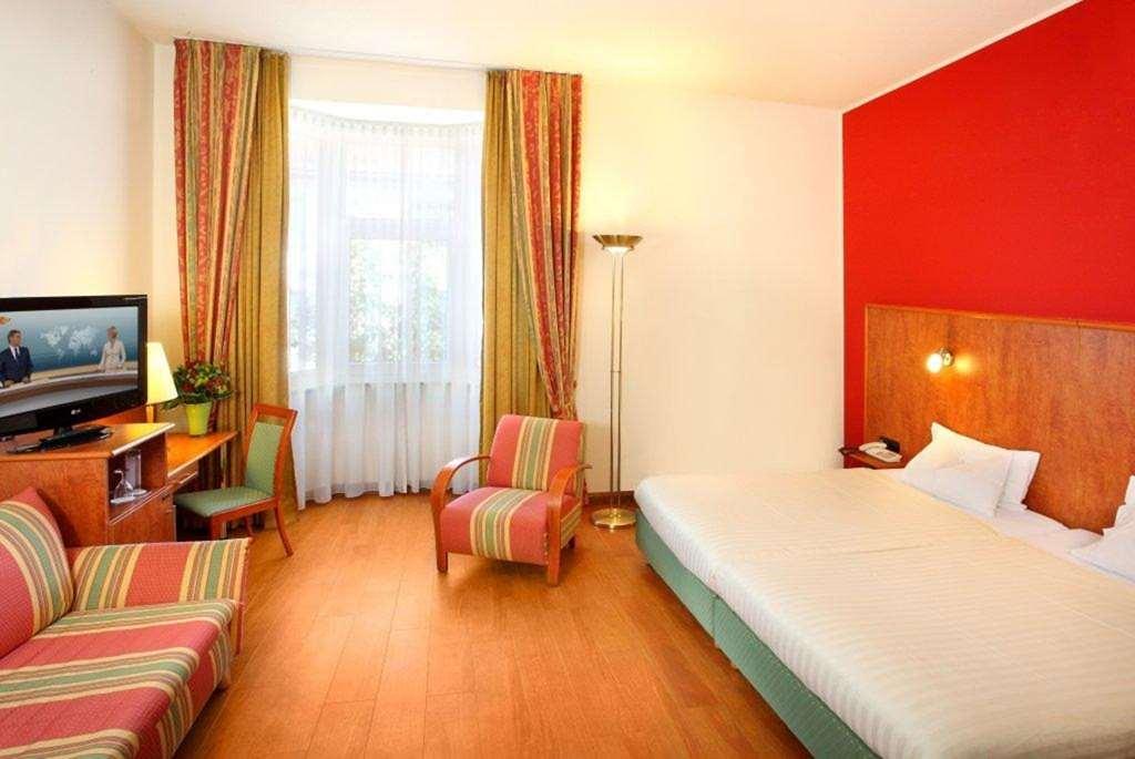 1, 2, Sleep Boardinghouse Unterschleissheim Zentrum Стая снимка
