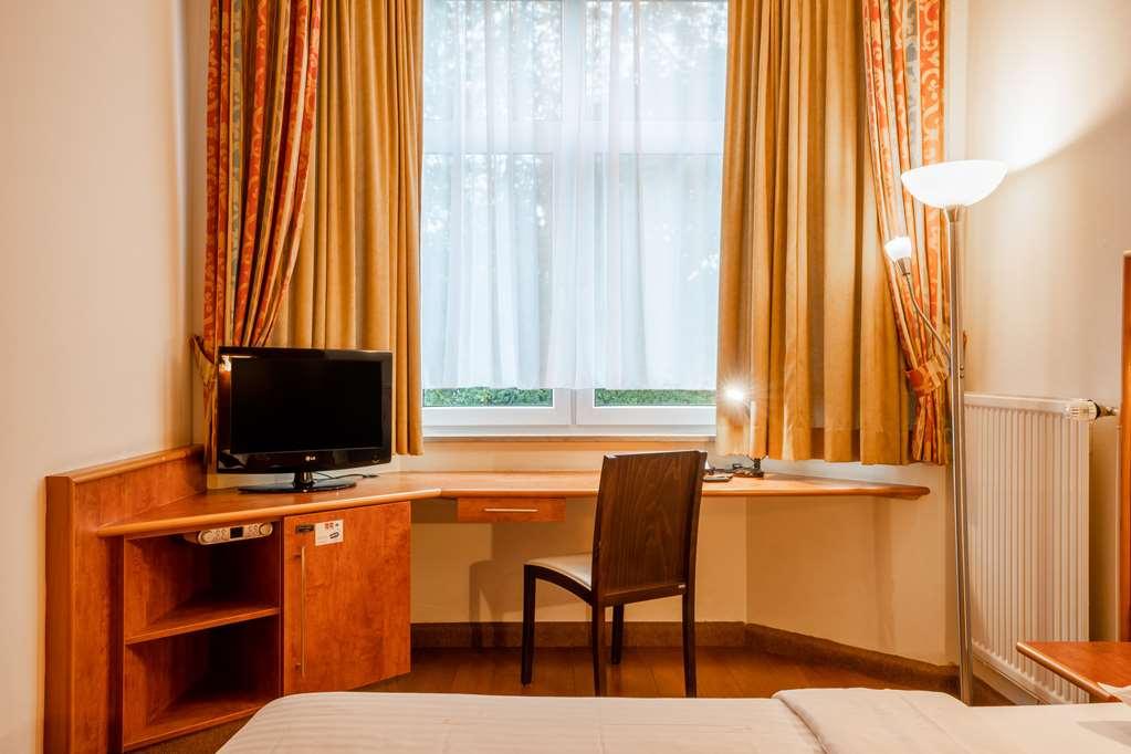 1, 2, Sleep Boardinghouse Unterschleissheim Zentrum Стая снимка