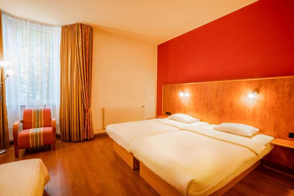 1, 2, Sleep Boardinghouse Unterschleissheim Zentrum Стая снимка