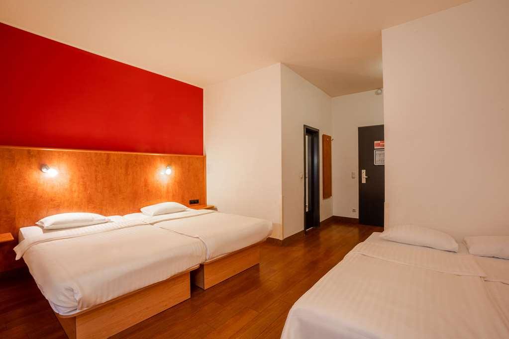 1, 2, Sleep Boardinghouse Unterschleissheim Zentrum Стая снимка