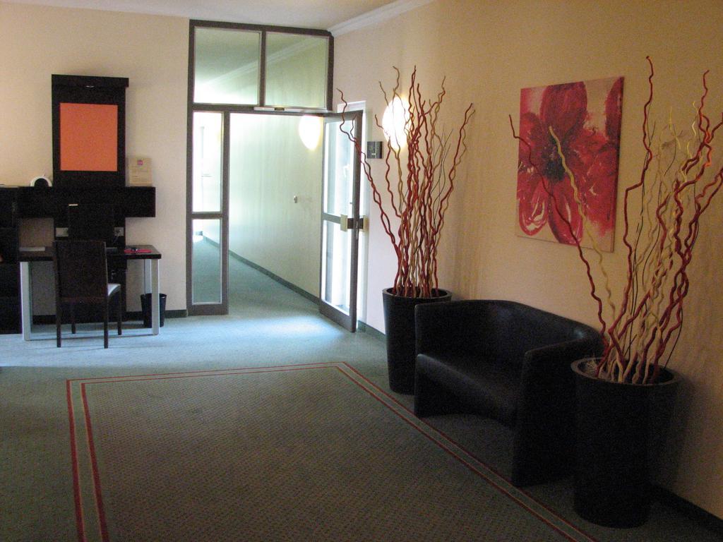 1, 2, Sleep Boardinghouse Unterschleissheim Zentrum Екстериор снимка