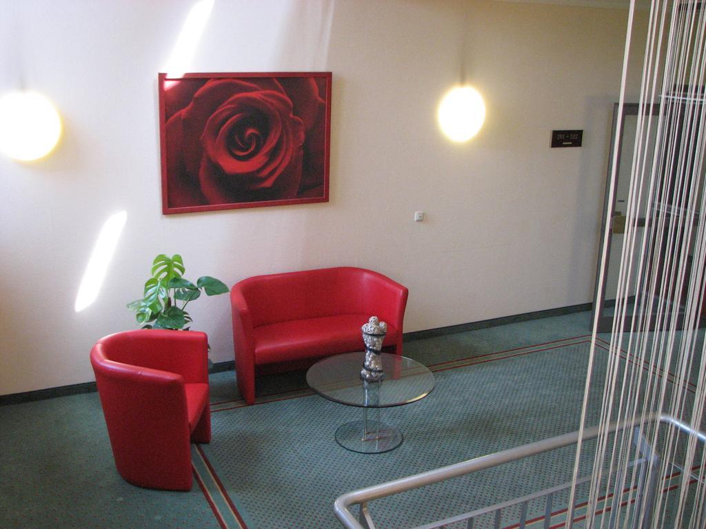 1, 2, Sleep Boardinghouse Unterschleissheim Zentrum Екстериор снимка