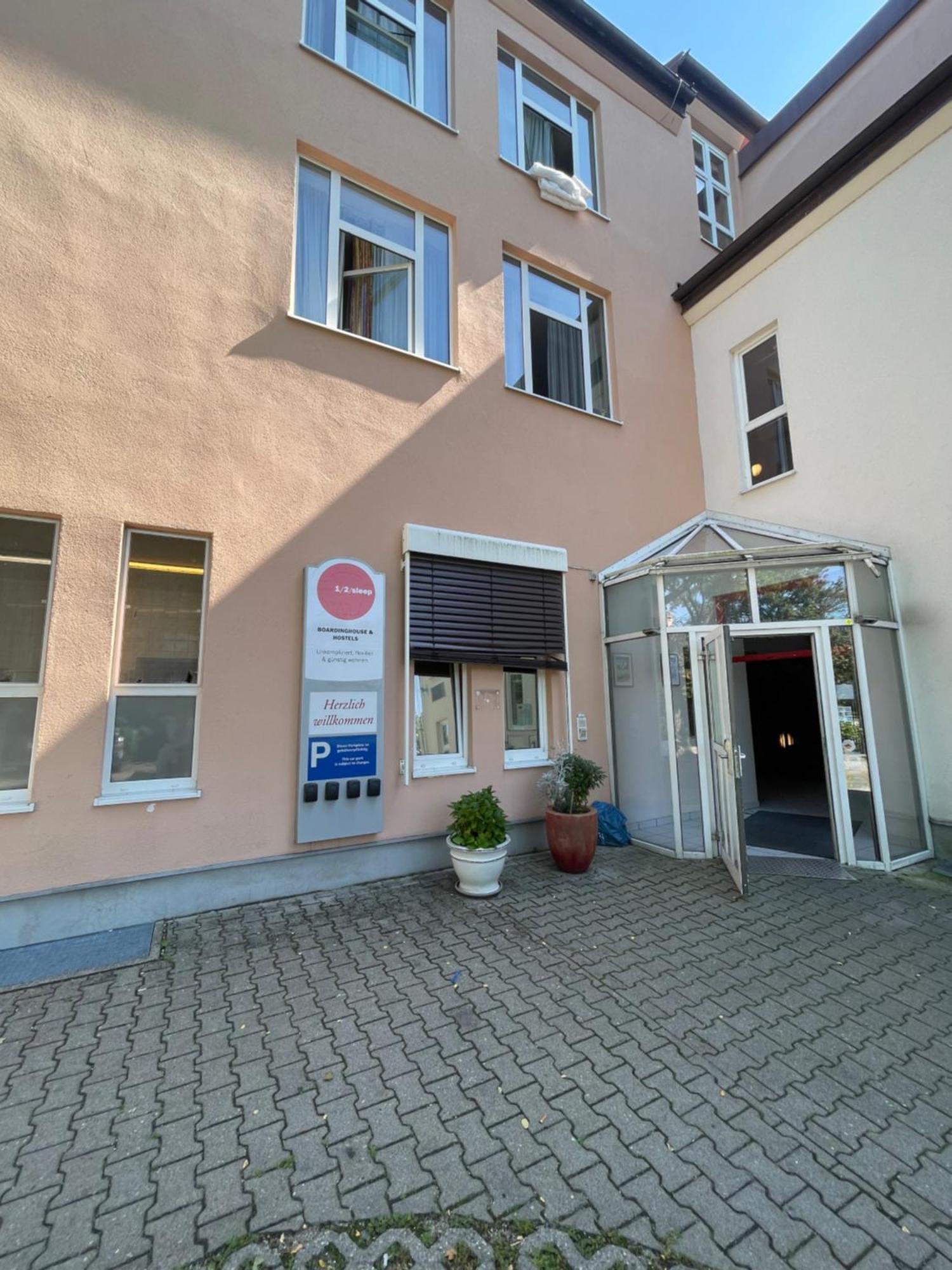 1, 2, Sleep Boardinghouse Unterschleissheim Zentrum Екстериор снимка