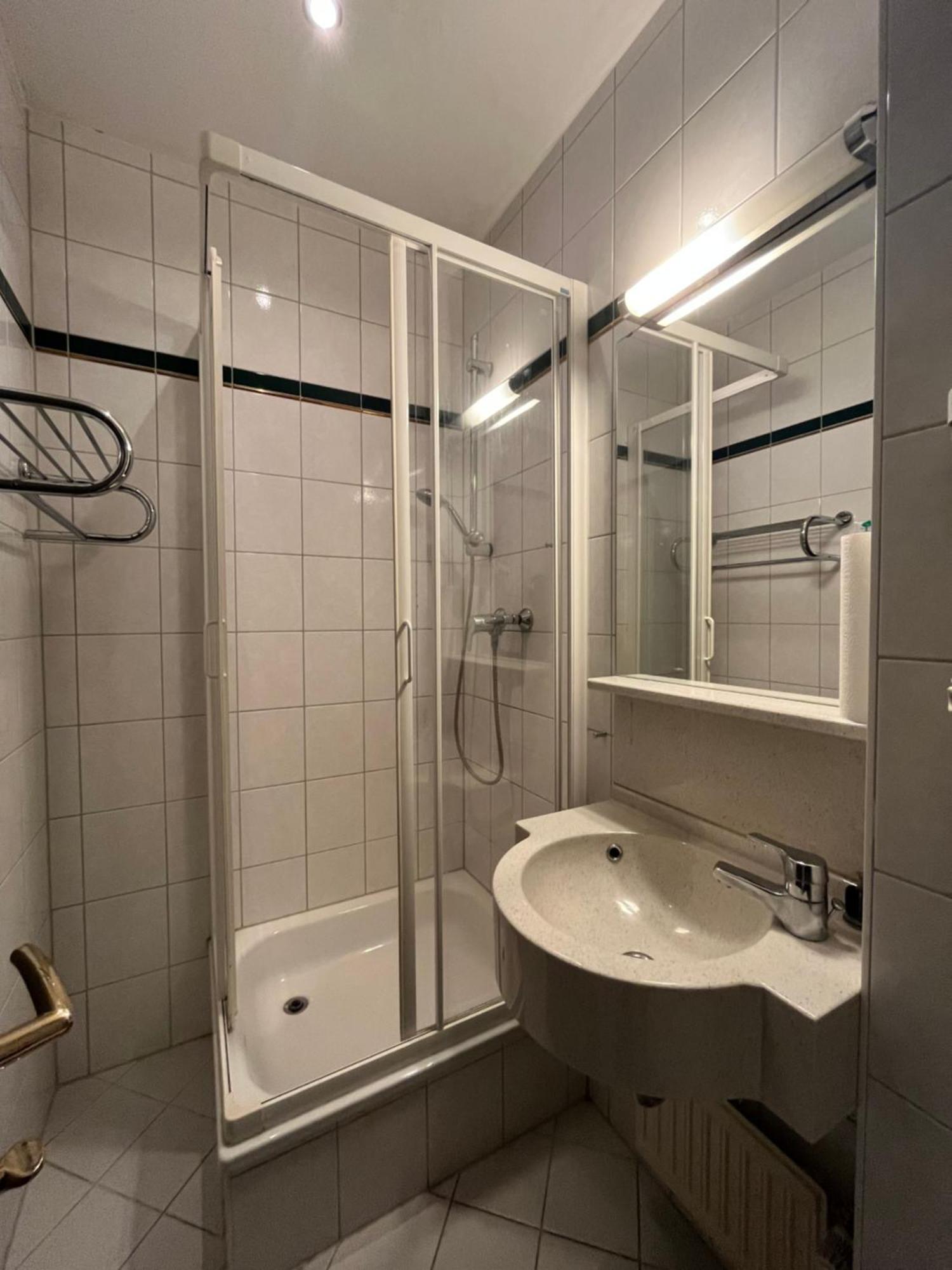 1, 2, Sleep Boardinghouse Unterschleissheim Zentrum Екстериор снимка