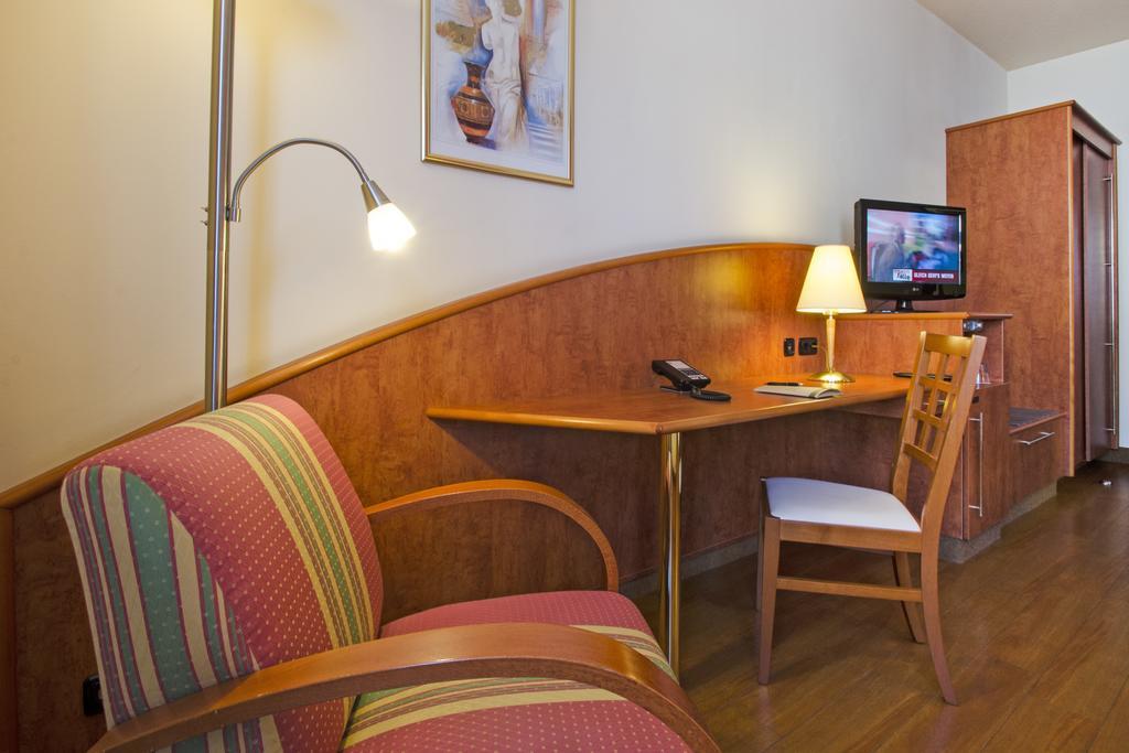 1, 2, Sleep Boardinghouse Unterschleissheim Zentrum Екстериор снимка