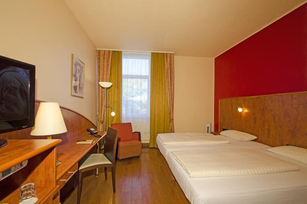 1, 2, Sleep Boardinghouse Unterschleissheim Zentrum Екстериор снимка