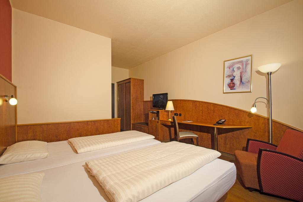 1, 2, Sleep Boardinghouse Unterschleissheim Zentrum Екстериор снимка