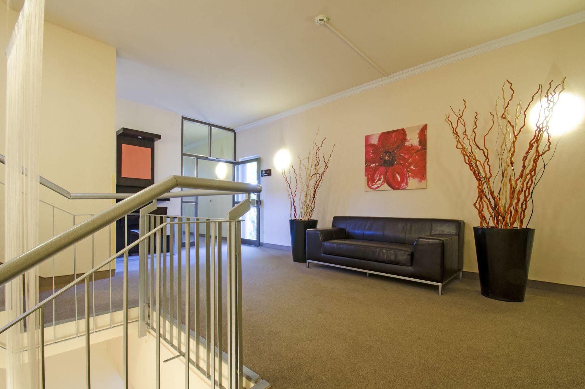 1, 2, Sleep Boardinghouse Unterschleissheim Zentrum Екстериор снимка