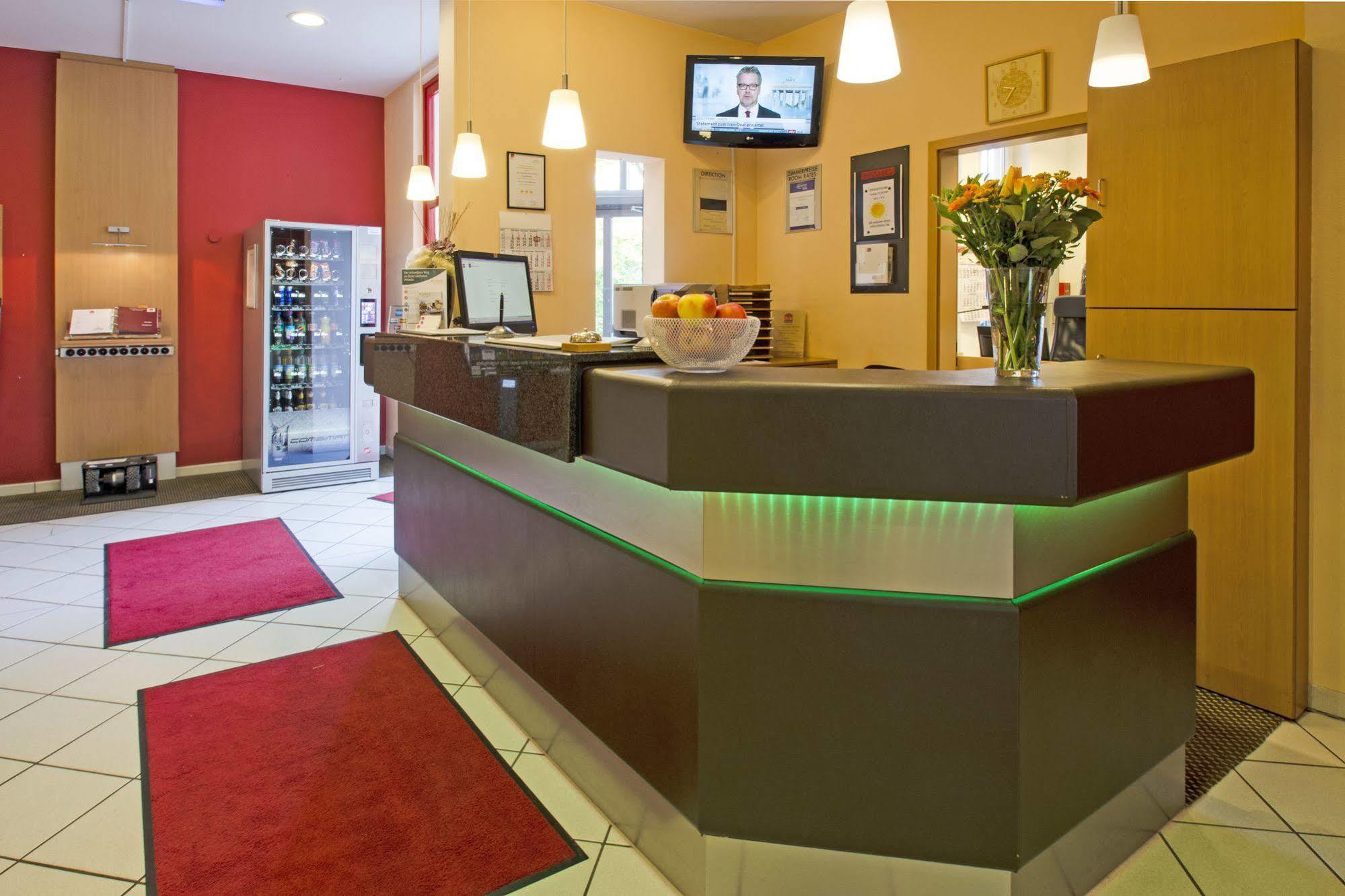 1, 2, Sleep Boardinghouse Unterschleissheim Zentrum Екстериор снимка